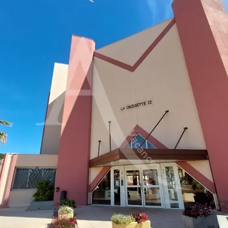 Terrasse Vue Piscine Et Apercu Pour 4 Personnes Avec Garage Apartment *