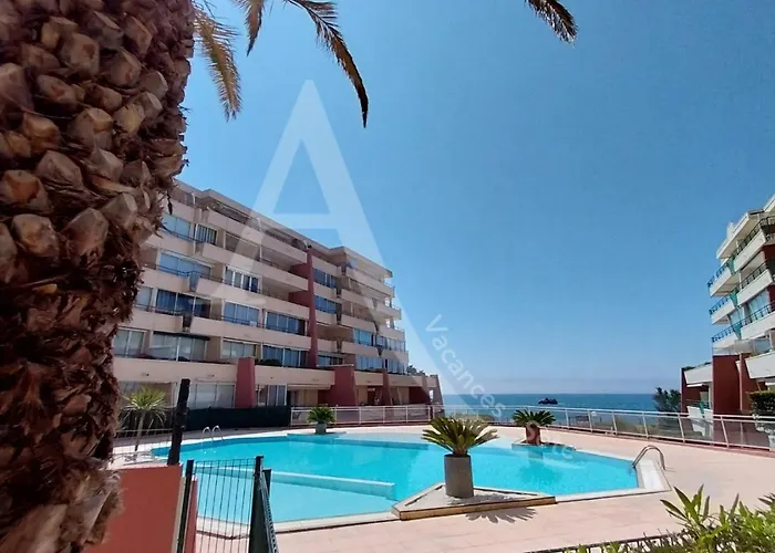 Terrasse Vue Piscine Et Apercu Pour 4 Personnes Avec Garage *