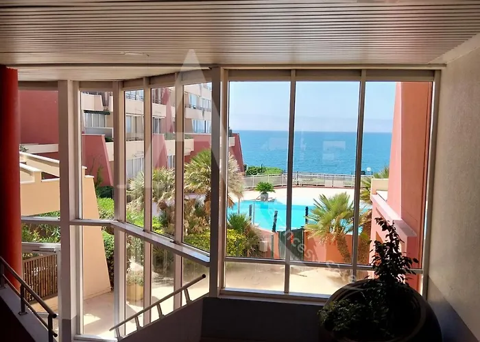 Terrasse Vue Piscine Et Apercu Pour 4 Personnes Avec Garage